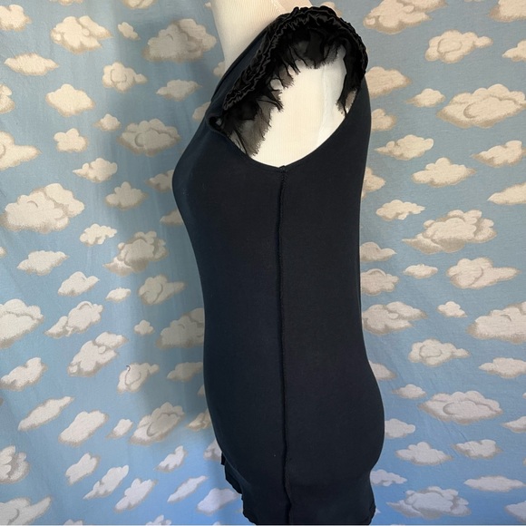 Alice + Olivia sleeveless fitted top with ruffled shoulders Black Size XS - Picture 4 of 8